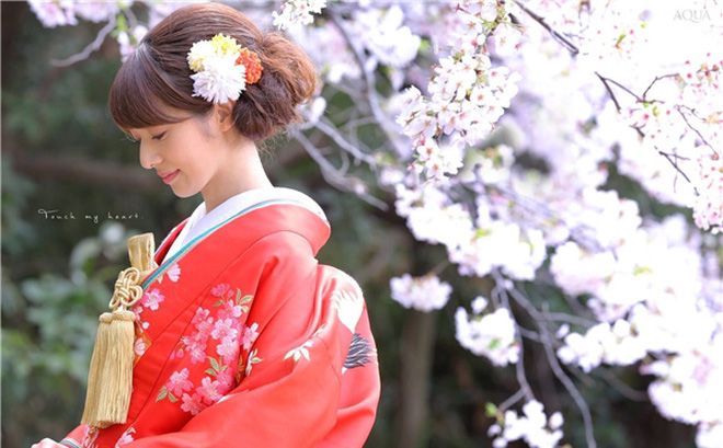 Tóc búi lệch khi mặc kimono